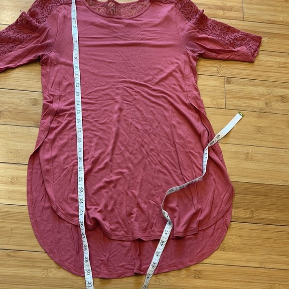 Hi-Low Tunic Length Top - Picture 11 of 11